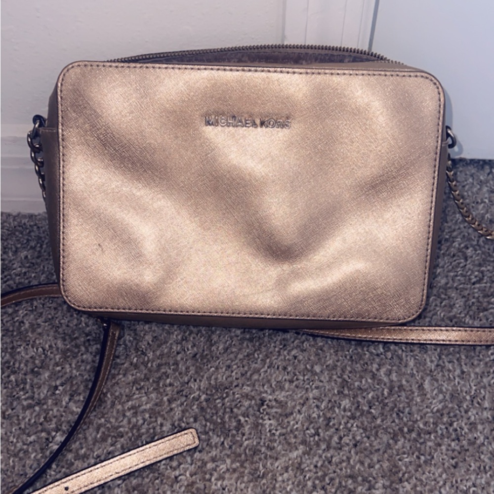 Beautiful gold Michael khors purse crossbody